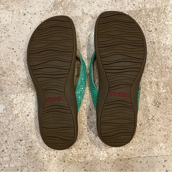 Women's Vionic Dillon Green Lizard Leather Flipflop Sandals (8.5) - Picture 5 of 10